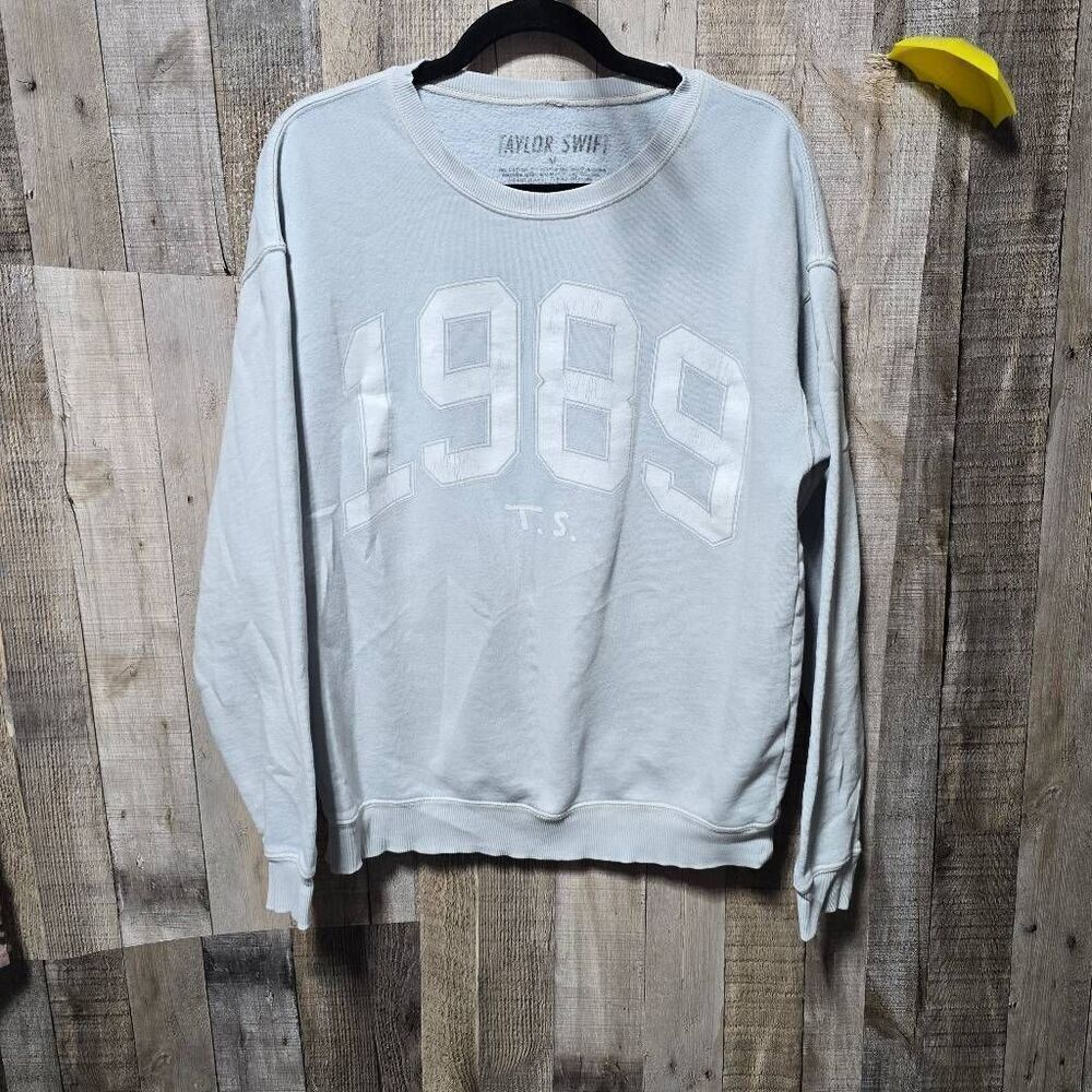 Taylor Swift 1989 Light Blue Oversized Fleece Sweatshirt Medium FLAWED Swiftie